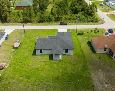 1148 Craft Street E - Photo Thumbnail 3
