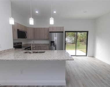 1476 Rugby Lane - Photo Thumbnail 4
