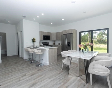 1476 Rugby Lane - Photo Thumbnail 5