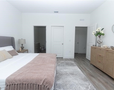 1476 Rugby Lane - Photo Thumbnail 12