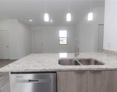 1476 Rugby Lane - Photo Thumbnail 7