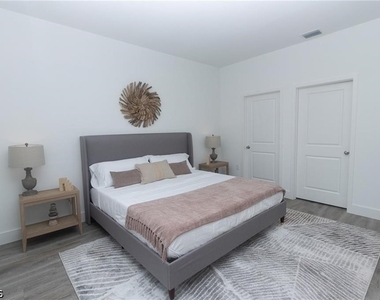 1476 Rugby Lane - Photo Thumbnail 10