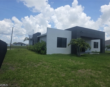 1220 Chiquita Boulevard N - Photo Thumbnail 2