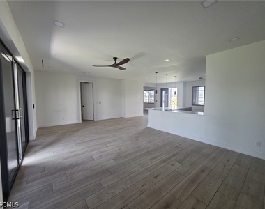 1220 Chiquita Boulevard N - Photo Thumbnail 5