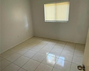 2680 Park Windsor Drive - Photo Thumbnail 3