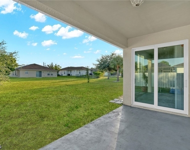 1133 Sw Trafalgar Parkway - Photo Thumbnail 14