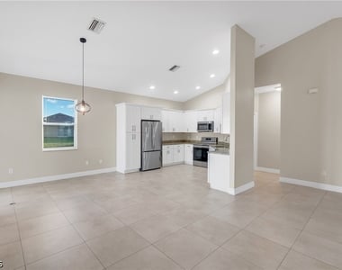 1133 Sw Trafalgar Parkway - Photo Thumbnail 5