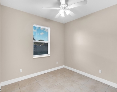 1133 Sw Trafalgar Parkway - Photo Thumbnail 12
