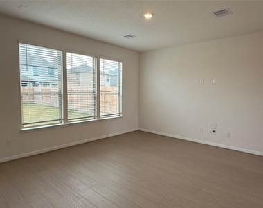 4897 Vida Vista Drive - Photo Thumbnail 7