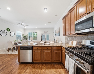 1007 Kern Street - Photo Thumbnail 5
