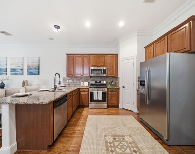 1007 Kern Street - Photo Thumbnail 4
