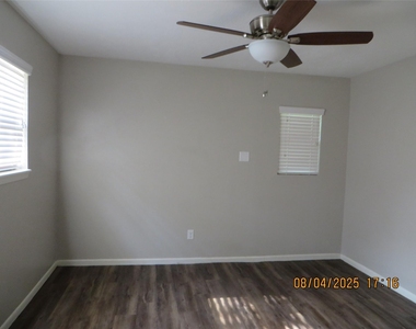 8716 Club House Drive - Photo Thumbnail 7