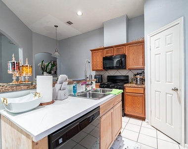 10306 Gerlach Street - Photo Thumbnail 10