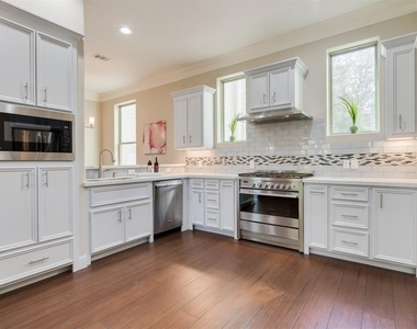 1244 W 26th Street - Photo Thumbnail 17