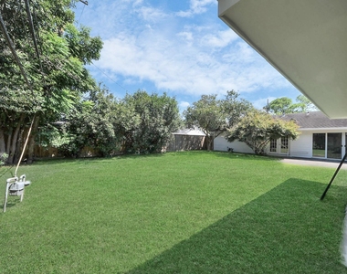 7610 Highmeadow Drive - Photo Thumbnail 8