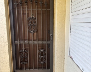 9285 Lake Park Drive - Photo Thumbnail 6