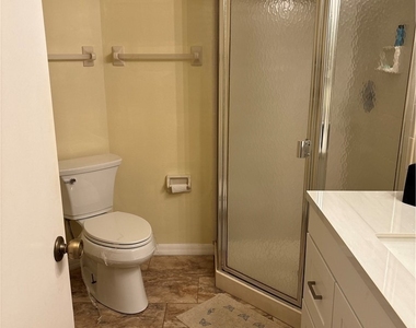 9285 Lake Park Drive - Photo Thumbnail 11