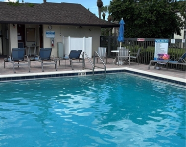 9285 Lake Park Drive - Photo Thumbnail 8