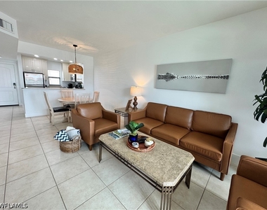 801 River Point Drive - Photo Thumbnail 10