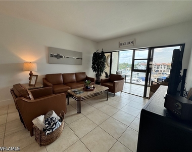 801 River Point Drive - Photo Thumbnail 9