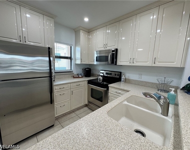 801 River Point Drive - Photo Thumbnail 3