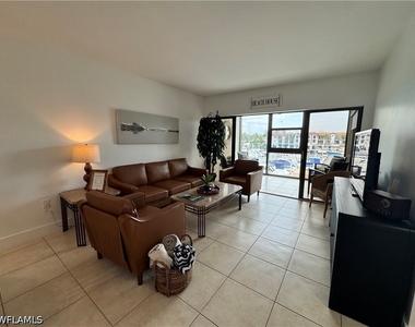 801 River Point Drive - Photo Thumbnail 8