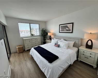 801 River Point Drive - Photo Thumbnail 14