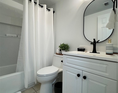 801 River Point Drive - Photo Thumbnail 18