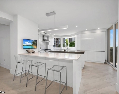 6597 Nicholas Boulevard - Photo Thumbnail 3