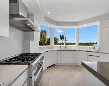 6597 Nicholas Boulevard - Photo Thumbnail 5