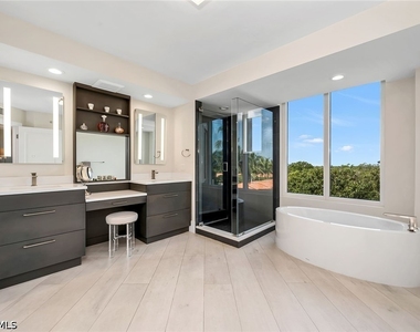6597 Nicholas Boulevard - Photo Thumbnail 8