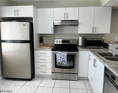 190 Palm Drive - Photo Thumbnail 4