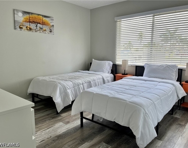 190 Palm Drive - Photo Thumbnail 11
