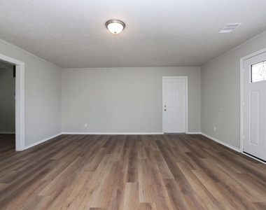 9026 Lake Forest Boulevard - Photo Thumbnail 12