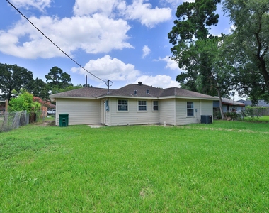 9026 Lake Forest Boulevard - Photo Thumbnail 30