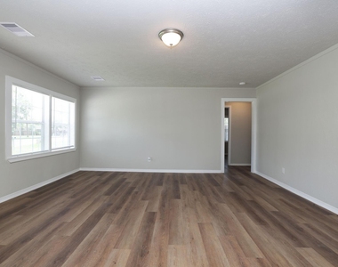 9026 Lake Forest Boulevard - Photo Thumbnail 13