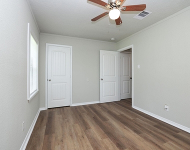 9026 Lake Forest Boulevard - Photo Thumbnail 26