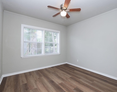 9026 Lake Forest Boulevard - Photo Thumbnail 23