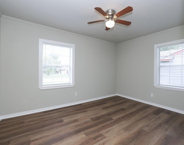 9026 Lake Forest Boulevard - Photo Thumbnail 21