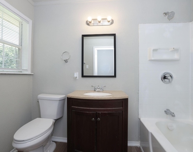 9026 Lake Forest Boulevard - Photo Thumbnail 27