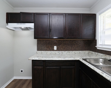 9026 Lake Forest Boulevard - Photo Thumbnail 18