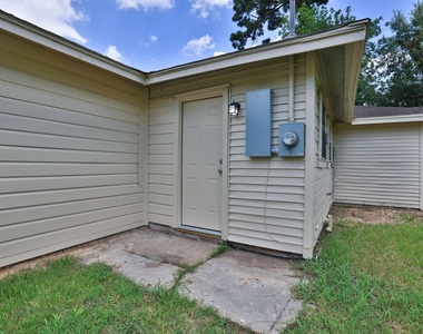 9026 Lake Forest Boulevard - Photo Thumbnail 29
