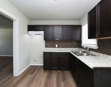 9026 Lake Forest Boulevard - Photo Thumbnail 15