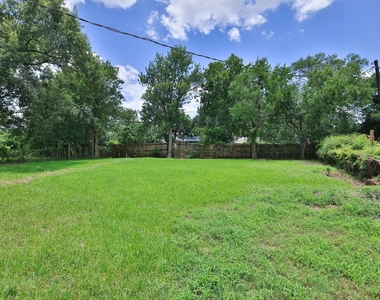 9026 Lake Forest Boulevard - Photo Thumbnail 36