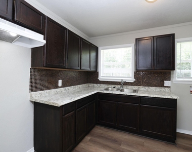 9026 Lake Forest Boulevard - Photo Thumbnail 14
