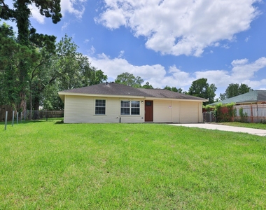 9026 Lake Forest Boulevard - Photo Thumbnail 4