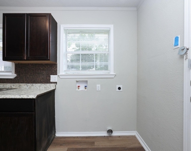 9026 Lake Forest Boulevard - Photo Thumbnail 20