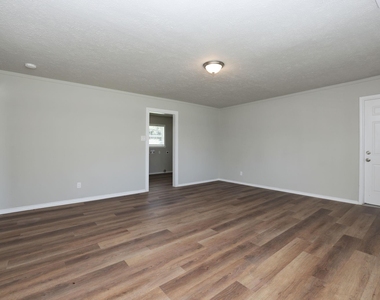 9026 Lake Forest Boulevard - Photo Thumbnail 10