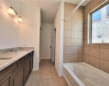 151 Island Boulevard - Photo Thumbnail 12