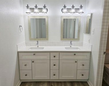 10615 Heatherford Drive - Photo Thumbnail 12